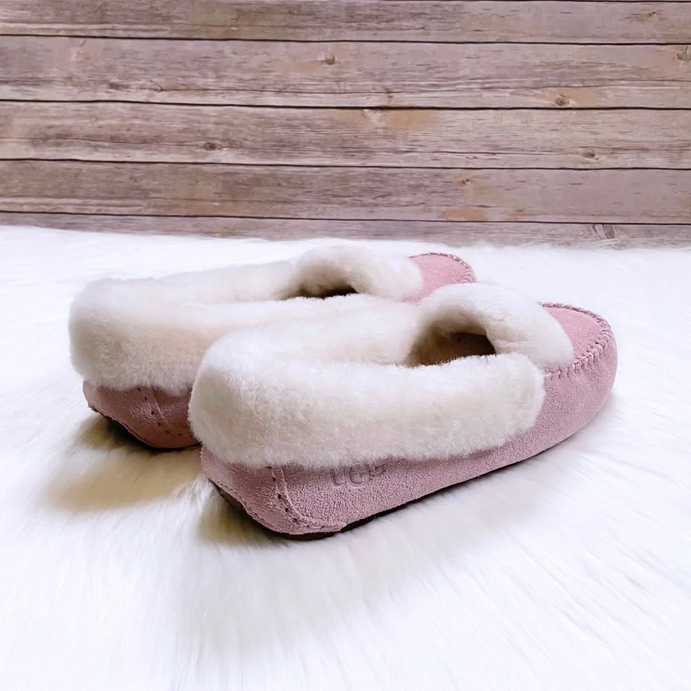UGG Women’s Dakota Spill Seam Moccasin Slippers In Pink Cloud - Picture 2 of 8